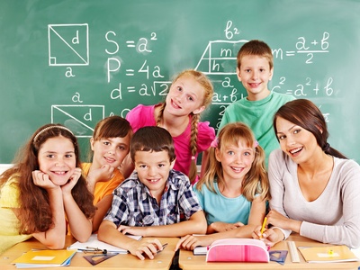 Lehrer mit Kindern